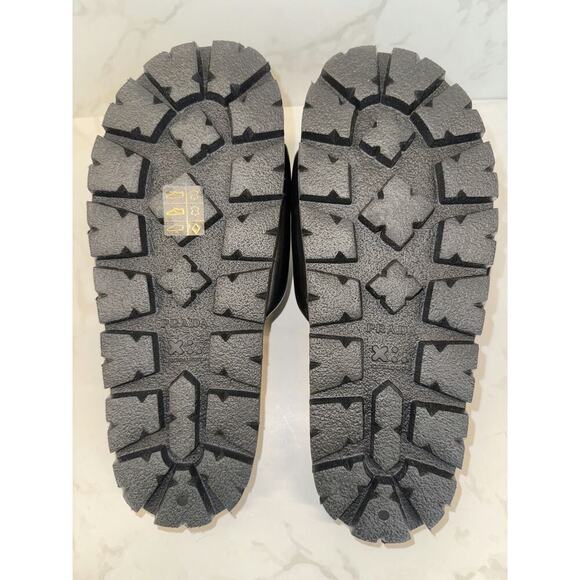 Prada Napa Soft Padded Logo Slides - Like New, Size 37 - Picture 4 of 5